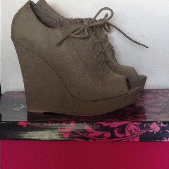 Khaki wedges - Picture 3 of 4